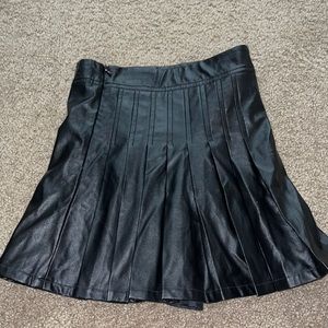 Black leather miniskirt good designed never worn!